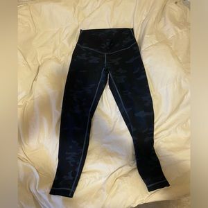 dark blue camo lululemon leggings